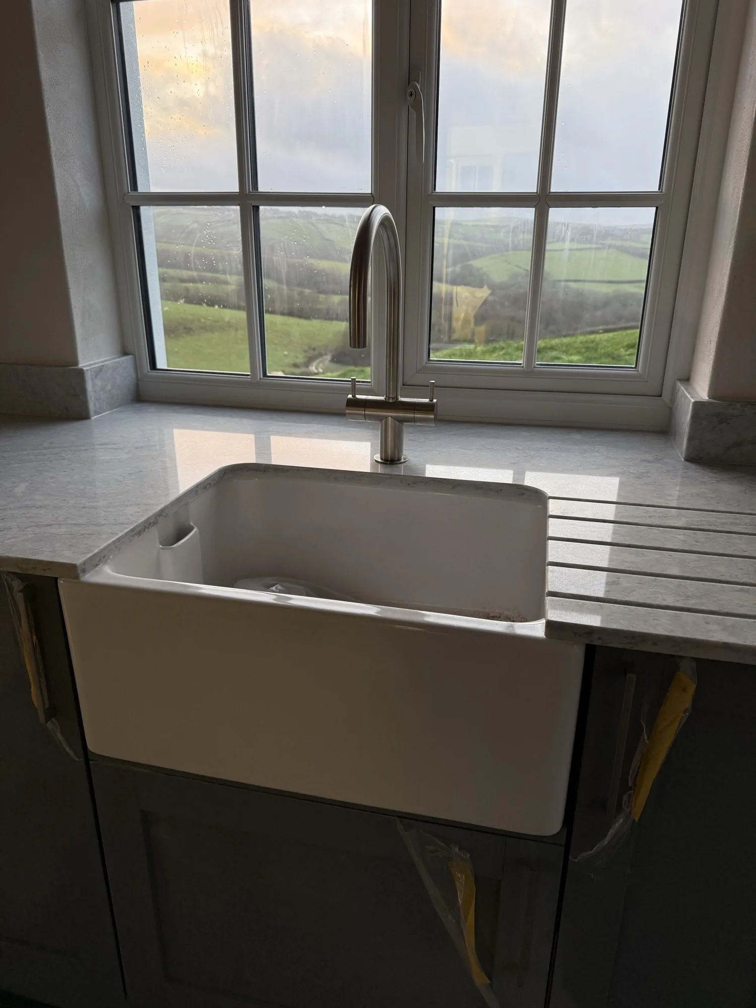 Bathroom basin and vanity unit fitted