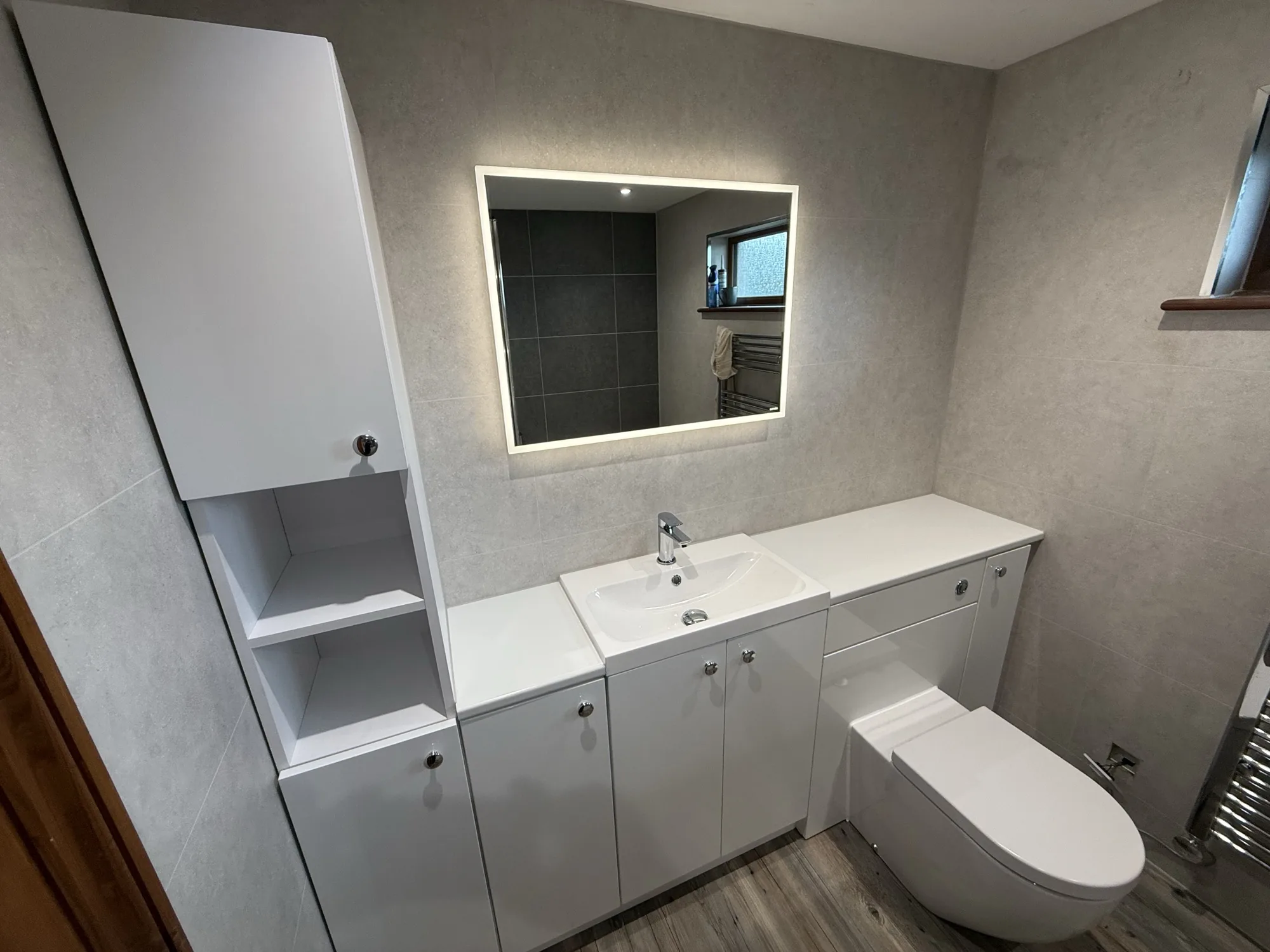 Bathroom flooring and finish in a Bude home